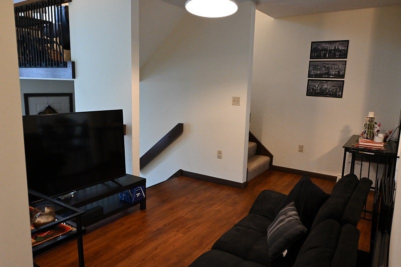 Fernleigh Apartment - Living Room